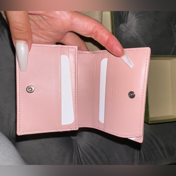 NWT Limited edition light pink
GG MARMONT MATELASSÉ CARD CASE WALLET - Picture 2 of 10